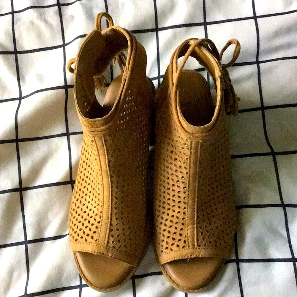 Selling these almost never worn Justice, Size 4 shoes!